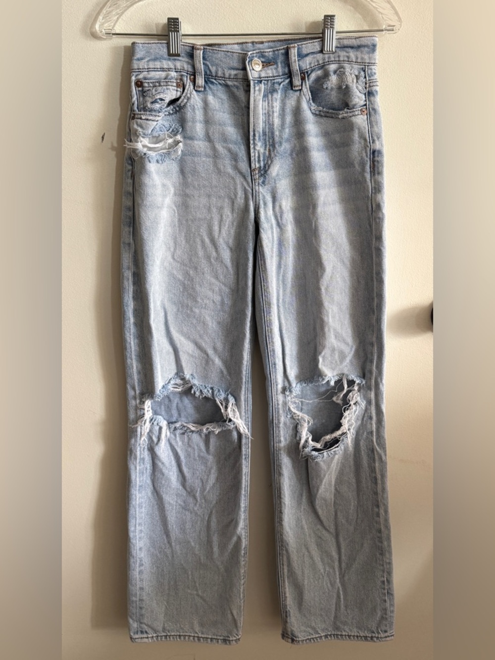American Eagle Outfitters Strigid Light Wash Distressed Straight Leg Jeans Sz 0